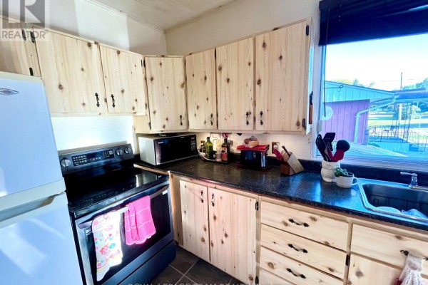 Primary Bedroom - 30 Gould Street, Whitewater Region, ON K0J1K0 Photo 5