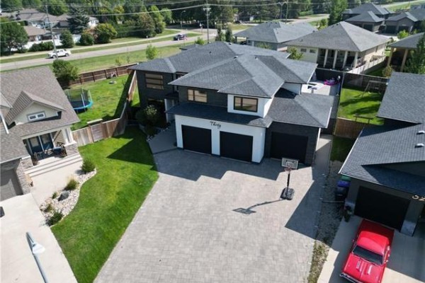 30 Grassland Crescent, Brandon, MB, photo 2