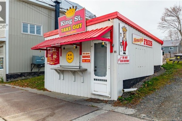 30 King Street, St  Stephen, NB E3L2C2 Photo 5