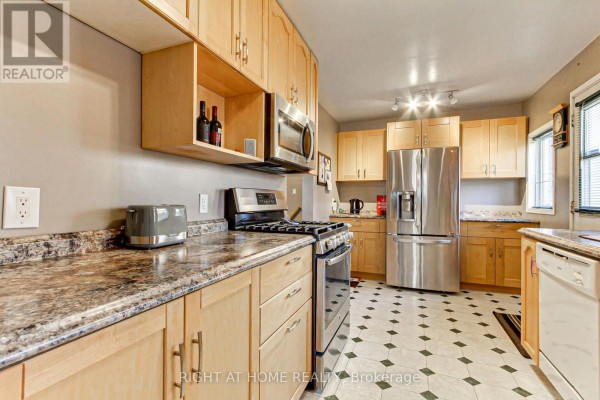 Bedroom 3 - 30 Kitimat Crescent, Aurora, ON L4G3C3 Photo 5