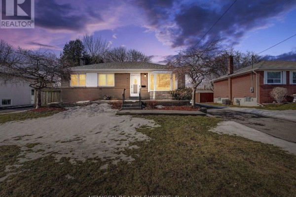 Kitchen - 30 Linton Avenue E, Ajax, ON L1T2X6 Photo 2