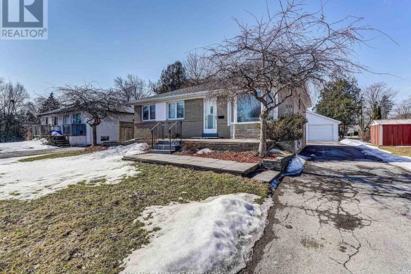Bedroom 3 - 30 Linton Avenue E, Ajax, ON L1T2X6 Photo 5