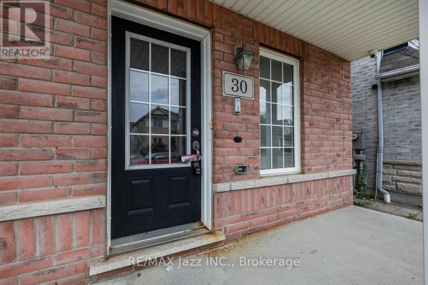 Kitchen - 30 Lloydminster Avenue, Ajax, ON L1Z0N8 Photo 4