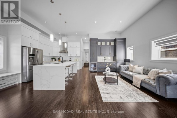 Dining room - 30 Maple Avenue N, Mississauga, ON L5H2S1 Photo 3