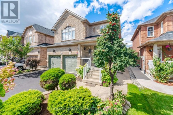 Living room - 30 Maple Beach Crescent, Brampton, ON L7A2T8 Photo 3