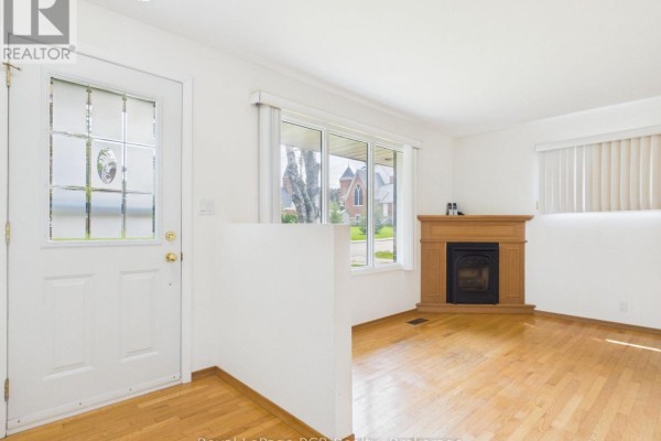 Mud room - 30 Mark Street E, Grey Highlands, ON N0C1H0 Photo 5