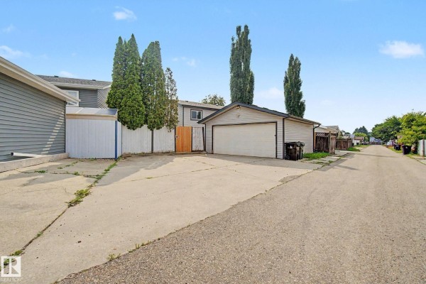 Primary Bedroom - 30 Matthew Rd, Spruce Grove, AB T7X2R2 Photo 5