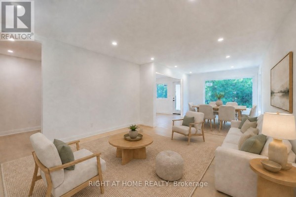 30 Morton Avenue, East Gwillimbury, ON L0G1V0 Photo 2