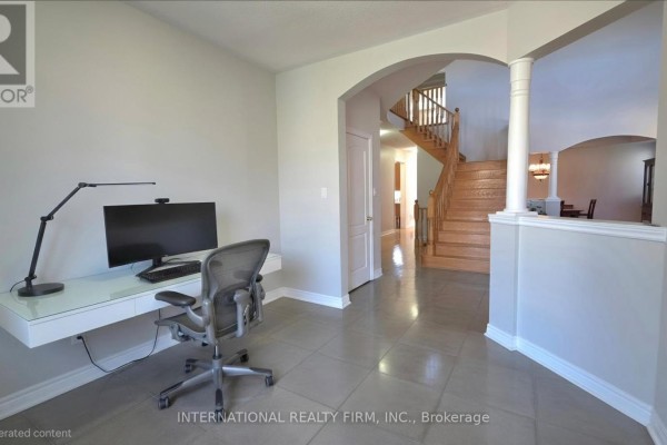 Eating area - 30 O'hara Crescent, Richmond Hill, ON L4E4L3 Photo 5