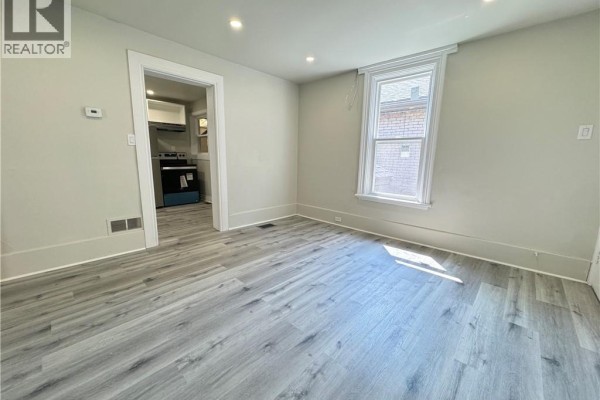 Kitchen - 30 Ontario Street Unit# 2, Brantford, ON N3S2B9 Photo 4