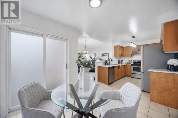 Laundry room - 30 Passfield Trail, Brampton, ON L6P1T8 Photo 4