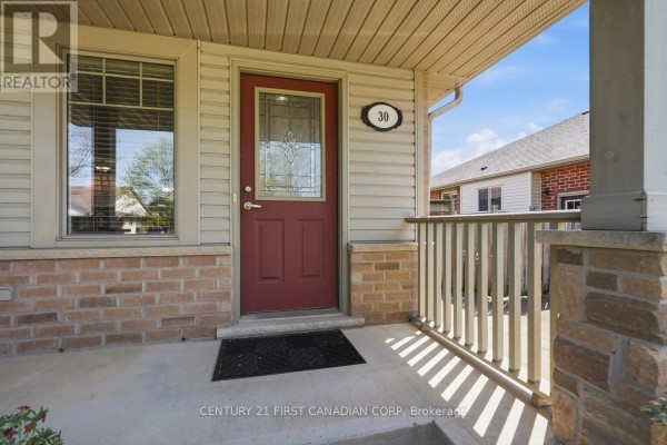 30 Pear Tree Avenue, St  Thomas, ON, photo 2