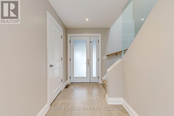 30 Penwick Crescent, Richmond Hill, ON L4C5B4 Photo 3