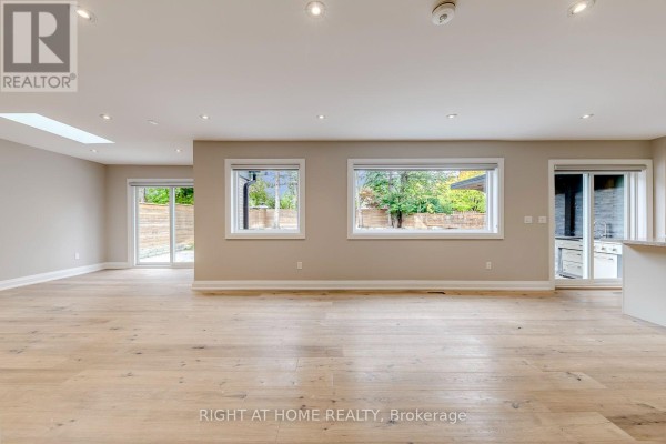 30 Penwick Crescent, Richmond Hill, ON L4C5B4 Photo 4