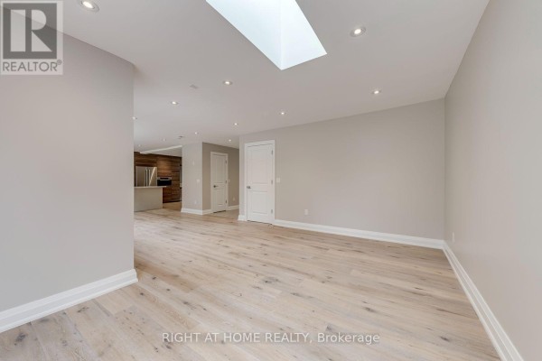 30 Penwick Crescent, Richmond Hill, ON L4C5B4 Photo 5
