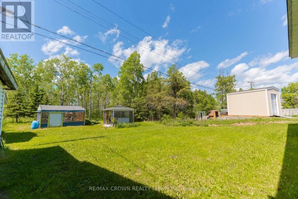 30 Pine Crescent, Kapuskasing, ON, photo 2