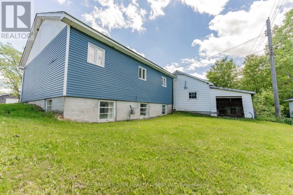 30 Pine Crescent, Kapuskasing, ON, photo 3