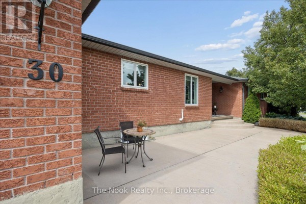 30 Potters Lane, Clarington, ON, photo 3