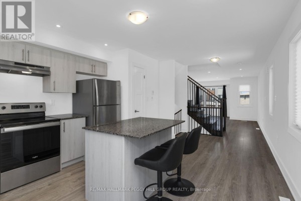 Kitchen - 30 Pumpkin Corner Crescent, Barrie, ON L9J0T6 Photo 5