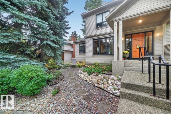 Family room - 30 St George's Cr Nw, Edmonton, AB T5N3M7 Photo 4