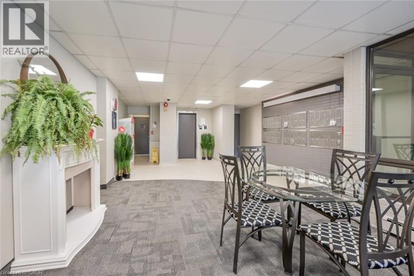Eat in kitchen - 30 Summit Avenue Unit# 202, Hamilton, ON L8V2R8 Photo 4