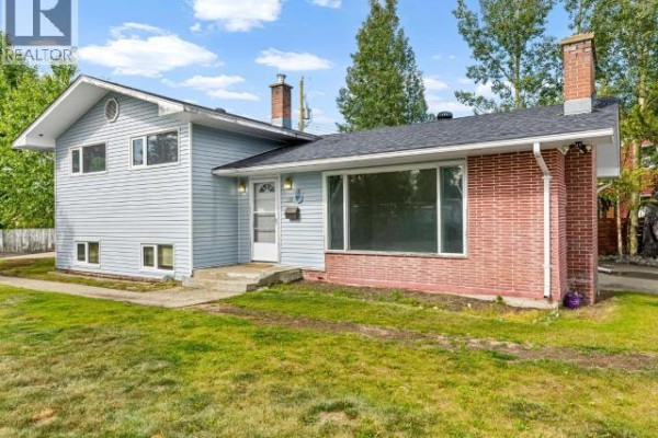 Kitchen - 30 Takhini Ave, Whitehorse, YT Y1A3N6 Photo 3