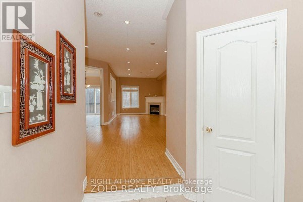 30 Tatra Crescent, Brampton, ON L6Y0K6 Photo 4