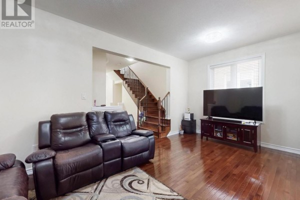 Family room - 30 Walbrook Road, Brampton, ON L6X4N4 Photo 5