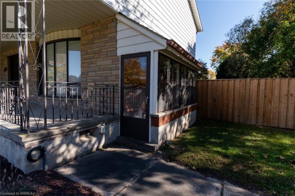 Recreation room - 30 Woodway Trail, Brantford, ON N3R6G7 Photo 4