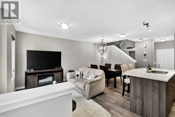 Living room - 30 Yorkville Boulevard Sw, Calgary, AB T2X4K6 Photo 4