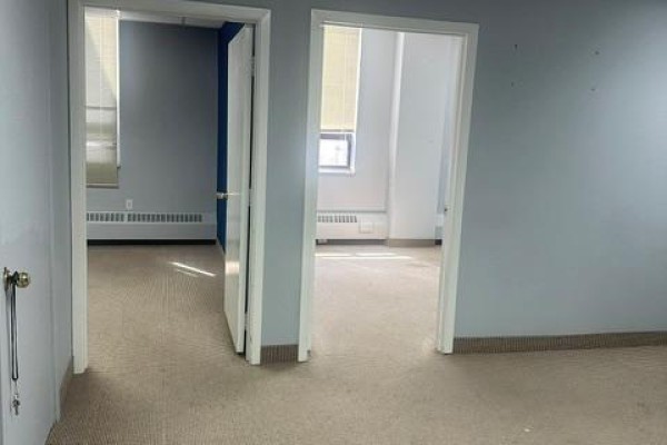 300 - 101 Dundas Street W, Whitby, ON L1N2M2 Photo 4