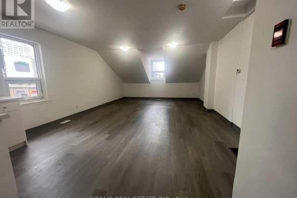 300 - 568 Yonge Street, Toronto, ON M4Y1Y8 Photo 2