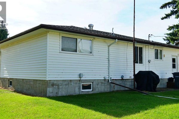 Primary Bedroom - 300 3 Street N, Marwayne, AB T0B2X0 Photo 3