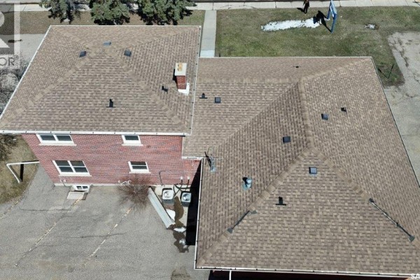300/302 8th Avenue W, Kindersley, SK S0L1S0 Photo 4