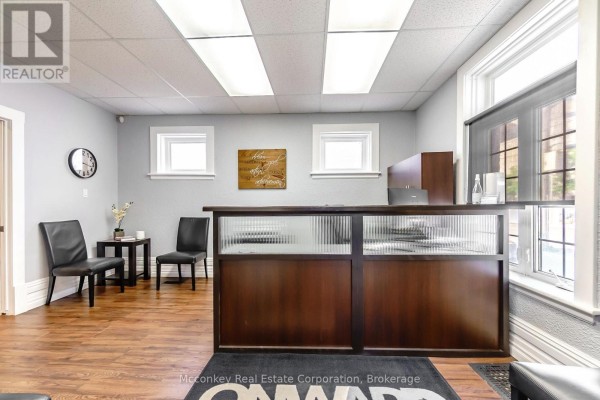 300 Aylmer Street N, Peterborough, ON K9J3K7 Photo 5