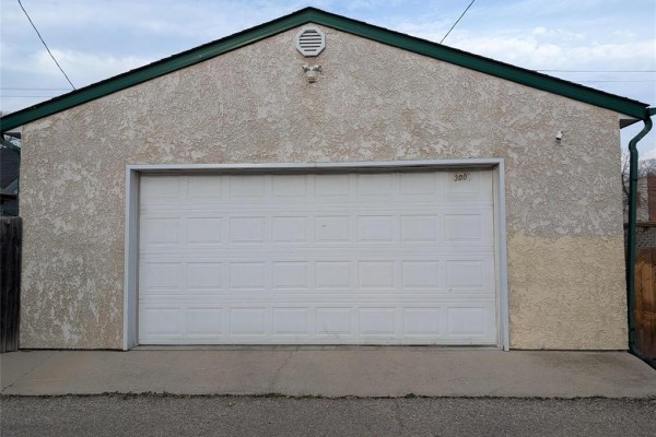 4pc Bathroom - 300 Burrows Avenue, Winnipeg, MB R2W1Z6 Photo 4
