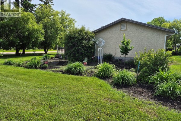 3pc Bathroom - 300 Dion Avenue, Cut Knife, SK S0M0M0 Photo 5