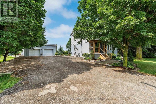 Laundry room - 300 Juliana Road, King, ON L3Y4V9 Photo 5
