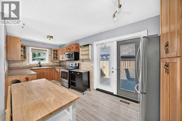 Primary Bedroom - 300 Marquis Place Se, Airdrie, AB T4A1X9 Photo 4