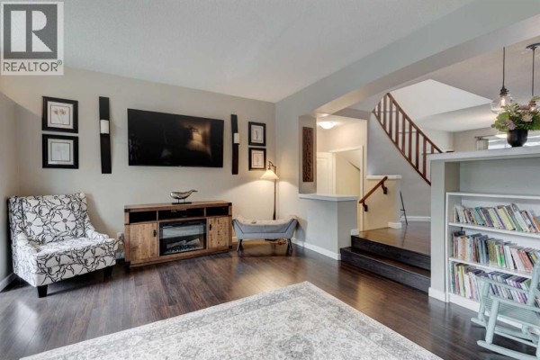 Bedroom - 300 New Brighton Landing Se, Calgary, AB T2Z0S6 Photo 5