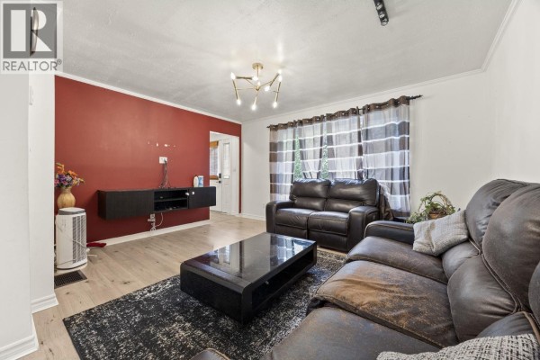 300 Tenth Avenue, New Westminster, BC V5G4L7 Photo 3