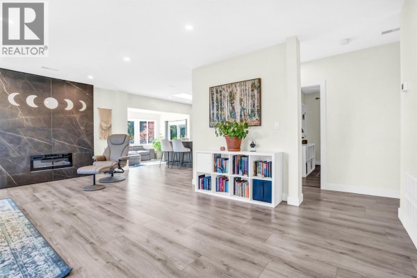 300 W Balmoral Road, North Vancouver, BC V7N2V3 Photo 4