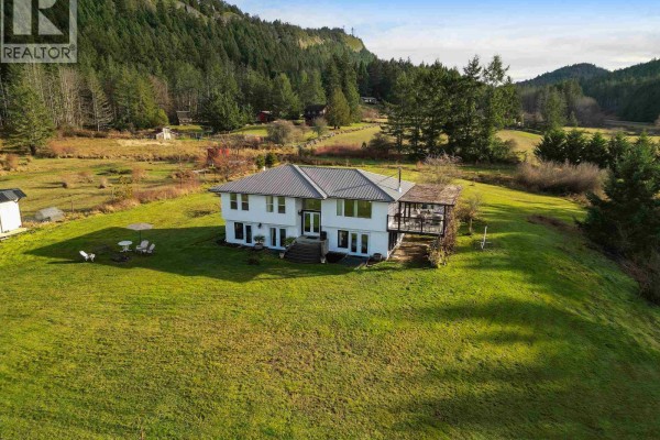 300 Wood Dale Drive, Mayne Island, BC V0N2J2 Photo 4