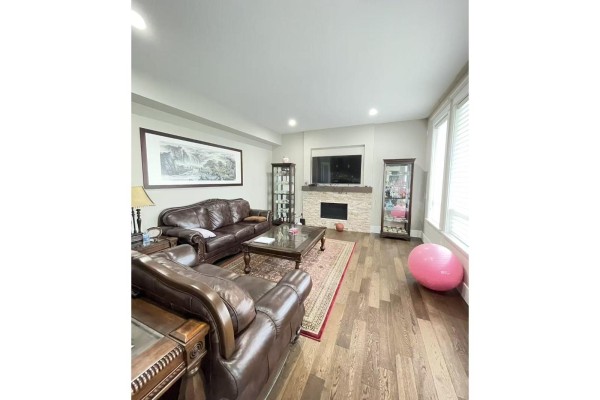 3000 Helc Place, Surrey, BC V3Z0C7 Photo 5