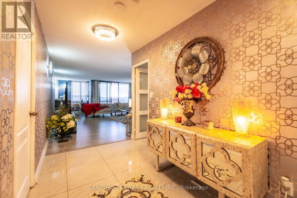 Foyer - 3001 - 3 Massey Square, Toronto, ON M4C5L5 Photo 5