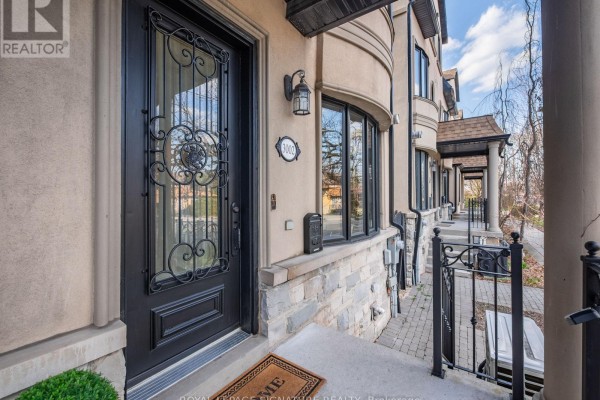 Kitchen - 3002 Bayview Avenue, Toronto, ON M2N5K9 Photo 4