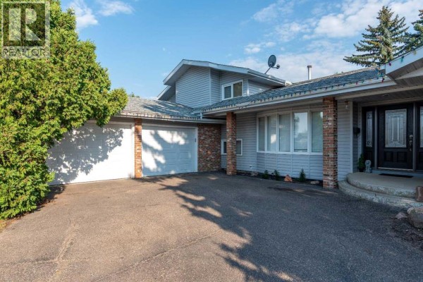 Living room - 3003 55a Avenue, Lloydminster, AB T9V1S3 Photo 2
