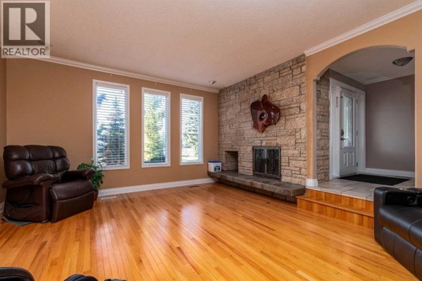 Den - 3003 55a Avenue, Lloydminster, AB T9V1S3 Photo 5