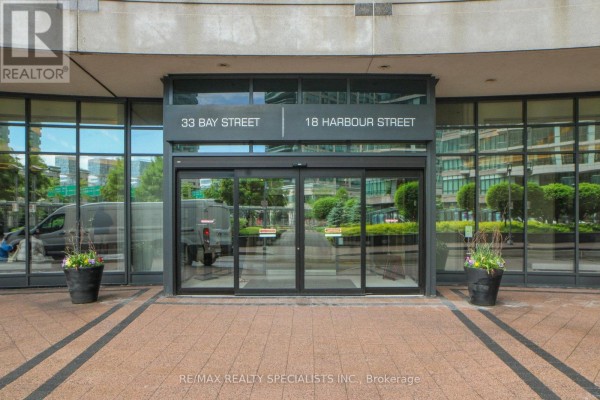 Kitchen - 3004 - 18 Harbour Street, Toronto, ON M5J2Z6 Photo 3