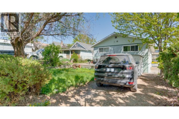 Den - 3004 37 Street, Vernon, BC V1T6G5 Photo 4